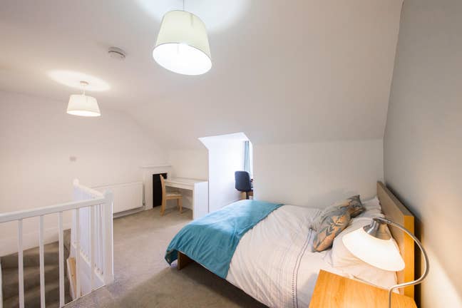 A Spacious Loft Room Available - Ensuite Main Photo