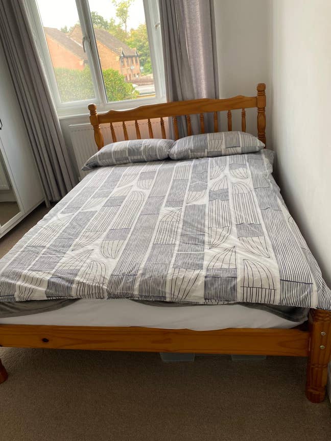 Large double bedroom with space, comfort & warmth. Main Photo