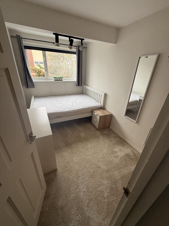 Bright Furnished Double Room – Bills & Wi-Fi Inc. Main Photo