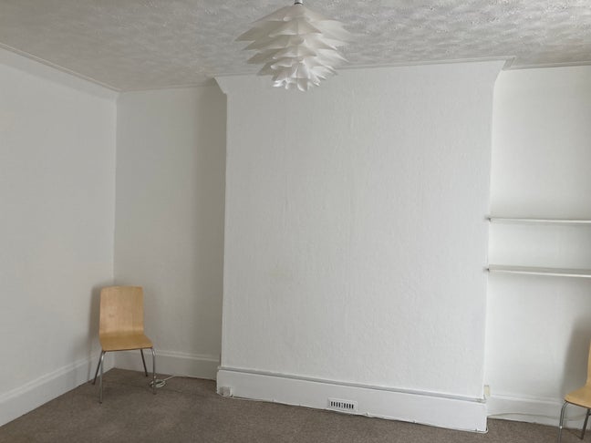 Off Western Road, near beach a newly decorated fla Main Photo