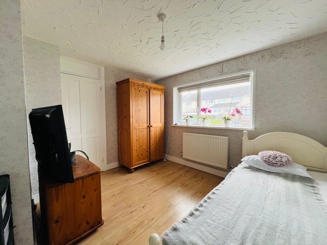 Room to rent Main Photo