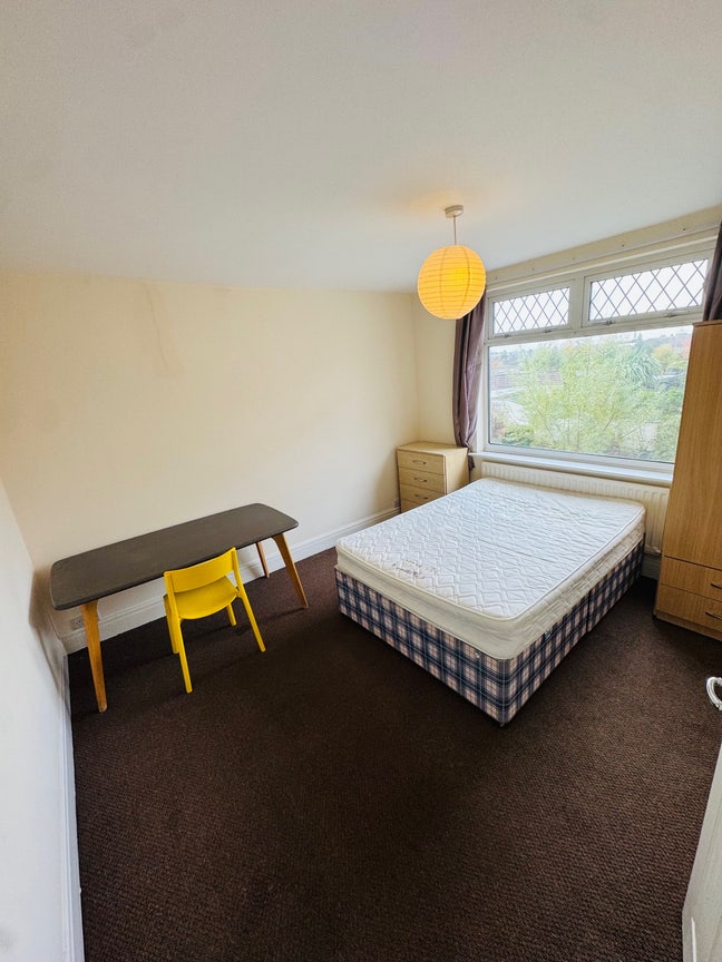 ⭐ All Bills inc. Large Double . Garden. Drive. ⭐ Main Photo