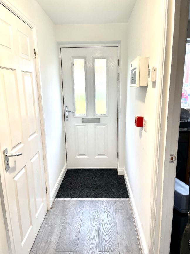 Double room in house share  Main Photo