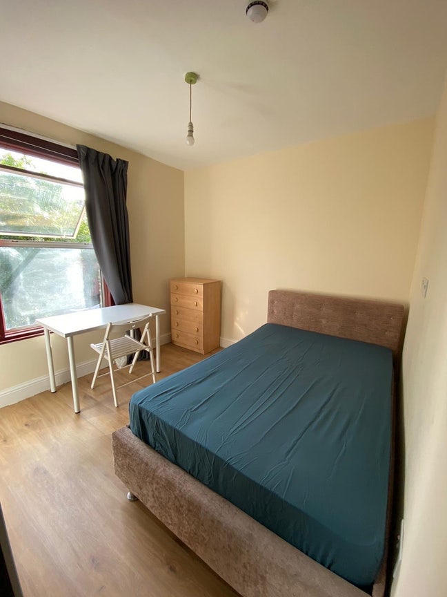 Single room available, bills included NW2 Main Photo