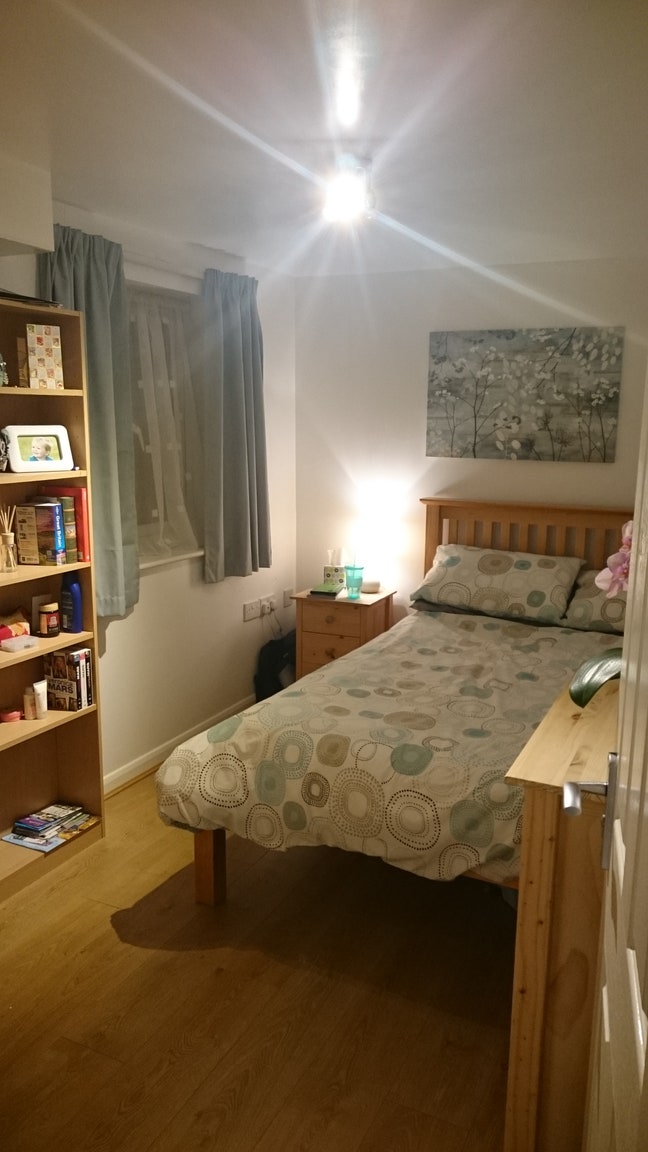 Double En Suite Room in Spacious, Friendly Home Main Photo