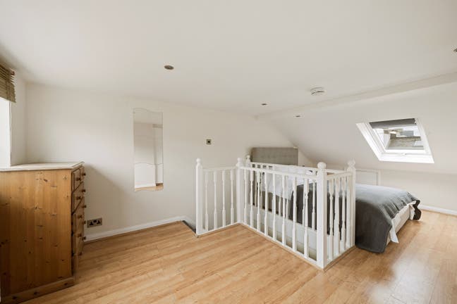 Studio room newly refurbished  Main Photo