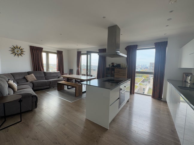 Furnished Double Room / E6 / All Bills Includ Main Photo