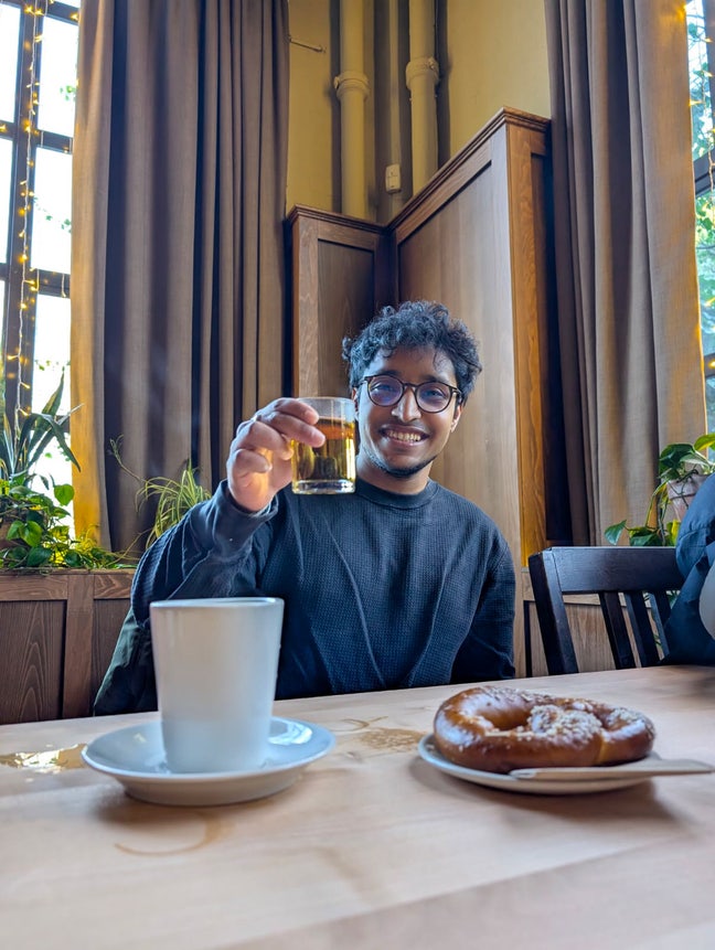 Looking for a room Main Photo