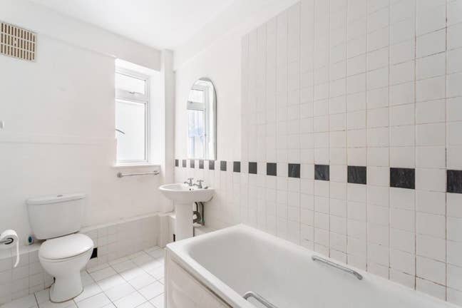 A two-bedroom apartment with sea views Main Photo