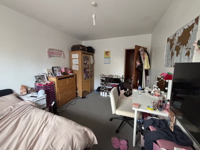 Spacious Double Bedroom in Bright Modern Flat  Main Photo