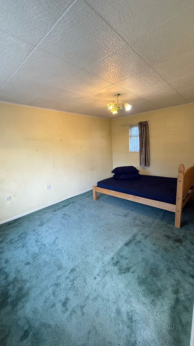 Double Room To Let Main Photo