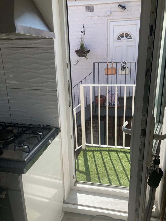 Double-bedroom for female near Manchester univers  Main Photo