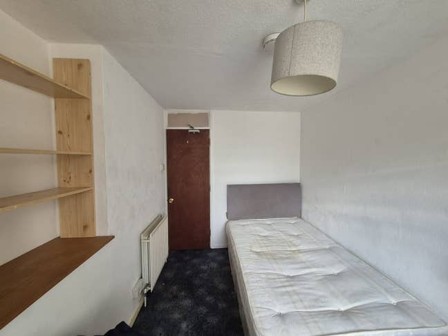  Room,  £600,  Available for Professional Now Main Photo