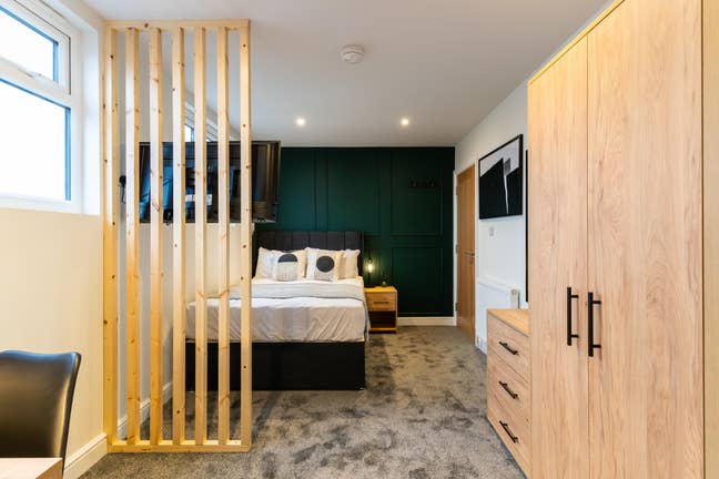 Luxury Double En-suite Loft Room Main Photo