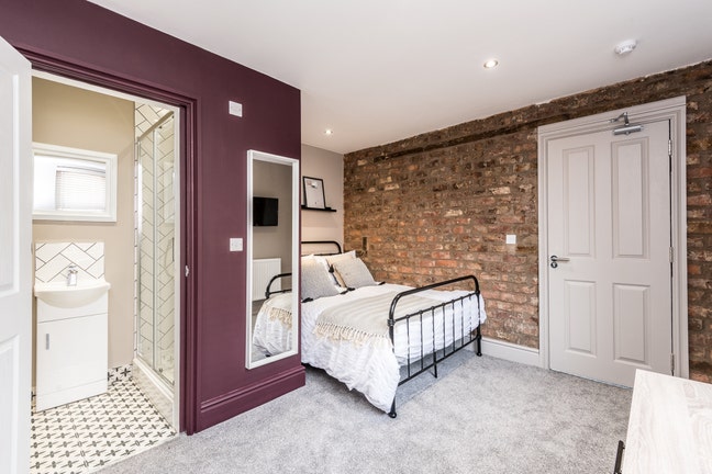 Large Luxury En Suite Room Close to City Centre Main Photo