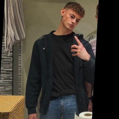 Professional Male seeks a double room Main Photo