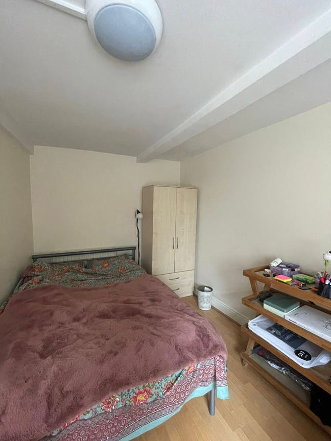 Room available in Cowley Main Photo