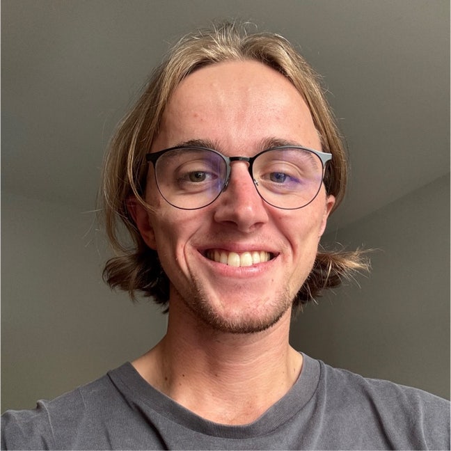 28-year old professional seeking room  Main Photo