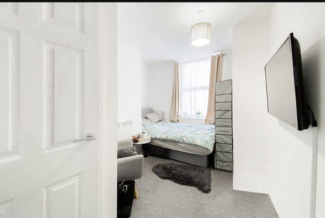 Bills Included. Ensuite Room. Fully Furnished.  Main Photo