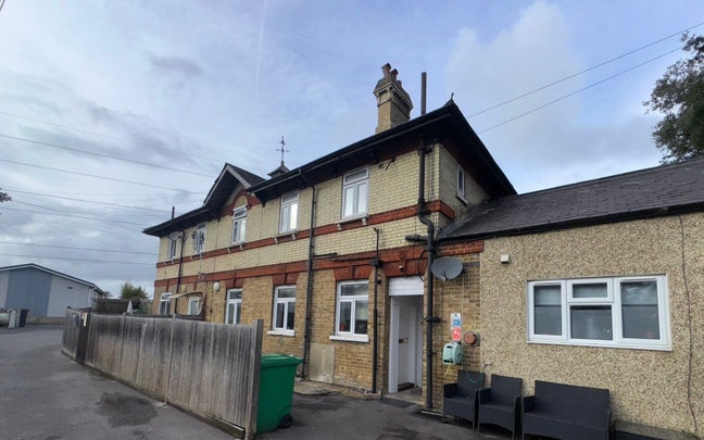 1 bedroom ground floor flat Main Photo