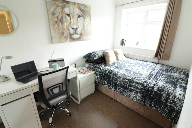 🏡 Freshly Decorated Room Avail NOW!  Main Photo