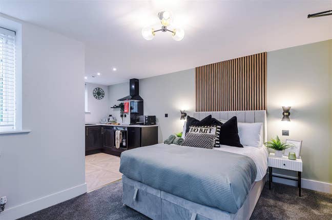 Seven Modern Studio-Style Ensuite Double Rooms Main Photo