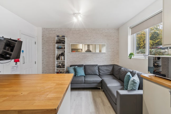 	🏡 Comfortable Double Room in Well-Managed HMO Main Photo