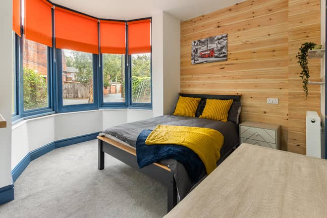 Modern 8 Bedroom En-suited Shared House Main Photo