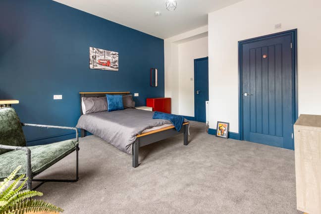 Modern 8 Bedroom En-suited Shared House Main Photo