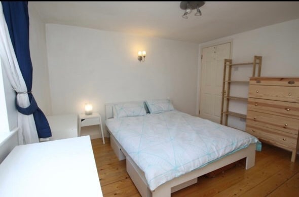 Room avaliable in great central Newcastle location Main Photo