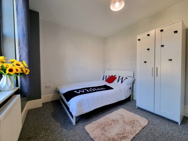 Large Ensuite Room Available in Upton (NN5) Main Photo