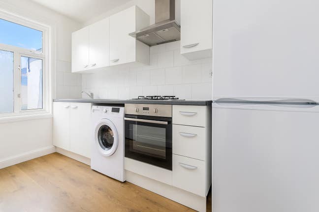 Spacious Studio Flat on Plumstead High Street SE18 Main Photo