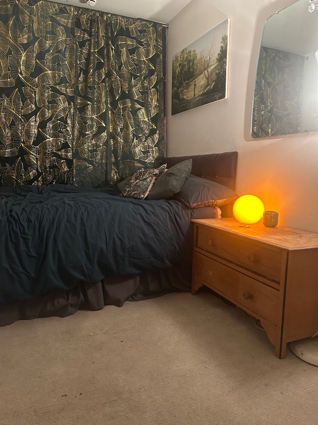 Small double room available in central hove Main Photo