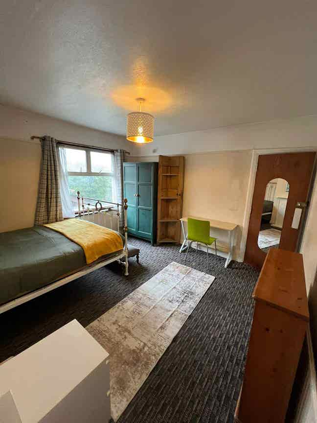 ✨ Short & Long term- LARGE Double📍Cowley  Main Photo