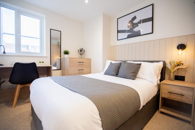 Brand New Luxury Ensuite HMO for Professionals  Main Photo