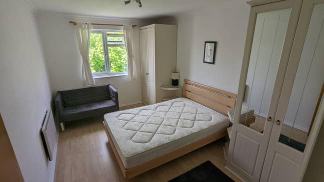 1 bed flat available NOW  Main Photo