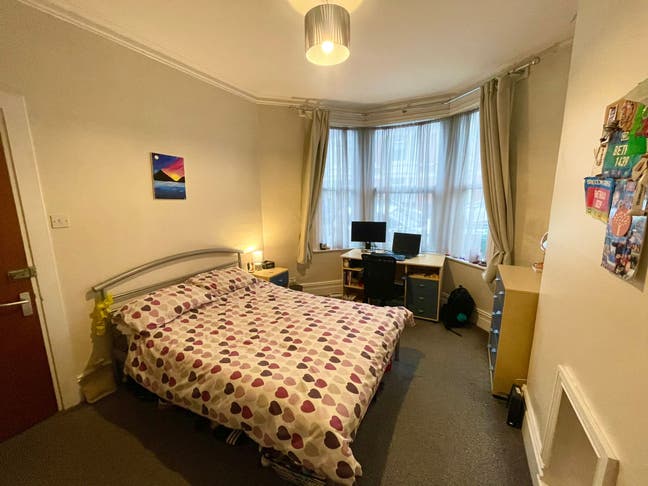 Social female needed for lovely Cathays house Main Photo