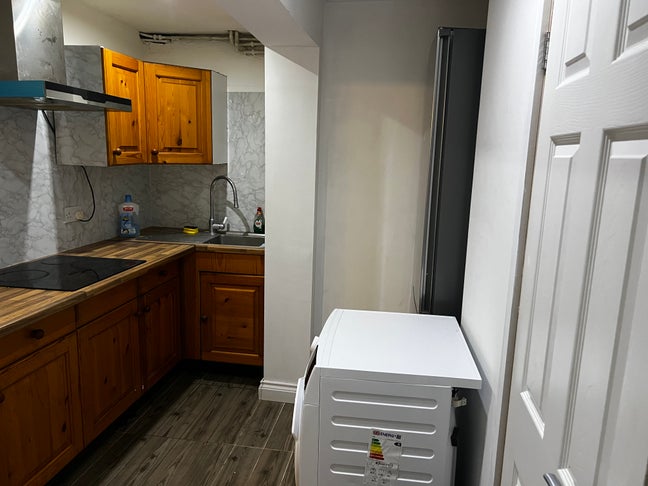 Studio to let  Main Photo