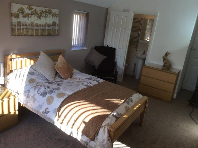  Large en-suite room for Single Occupancy  Main Photo