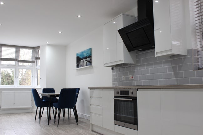 Female Only - 3 Bedroom Flat E7 Main Photo