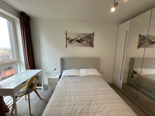 1 room 1 bath for single occupant near heathrow Main Photo