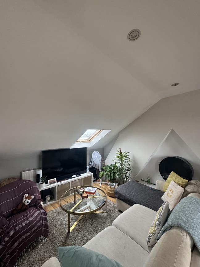 Bright 2-Bed Flat Between Clapham & Brixton Main Photo