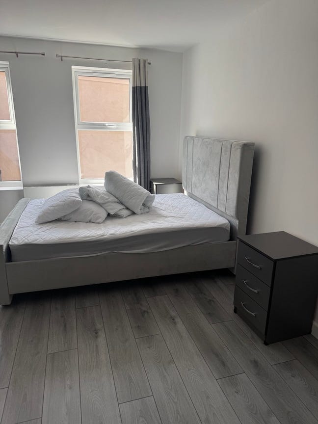 Spacious en-suite room in a houseshare (long-term) Main Photo