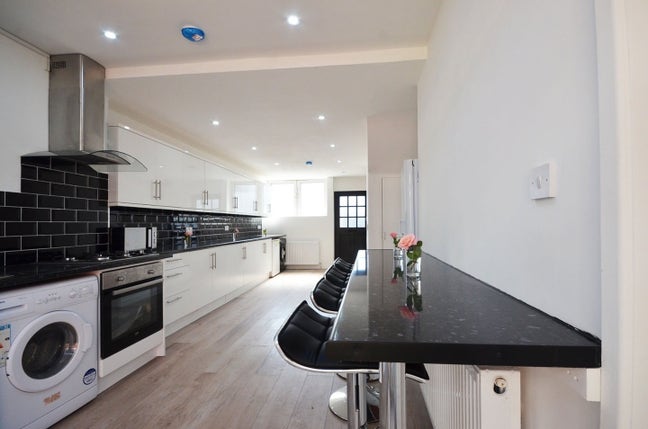 🏡 Beautiful 4-Bedroom Family Home – E16  Main Photo