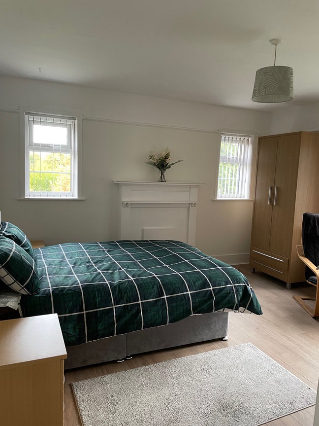 Large & spacious double room in rural location  Main Photo
