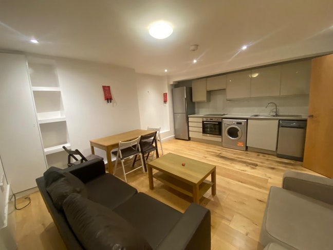 Lovely 3 bedrooms garden flat Victorian conversion Main Photo