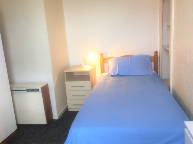 Clean Comfortable room for one. All Inclusive Main Photo