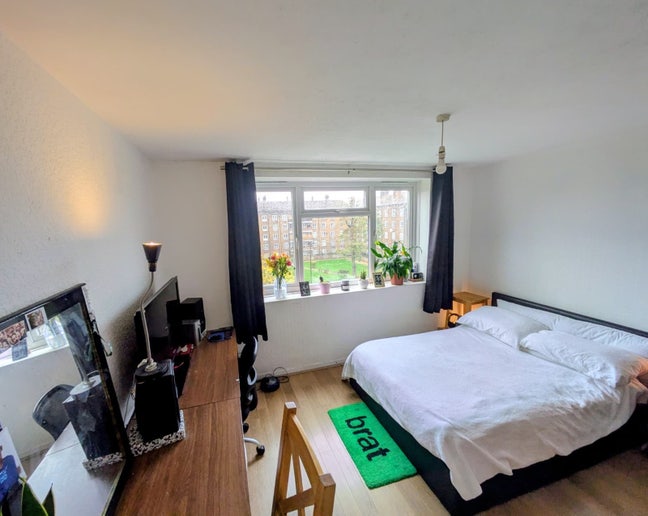 Room for a *couple* in Hackney Main Photo