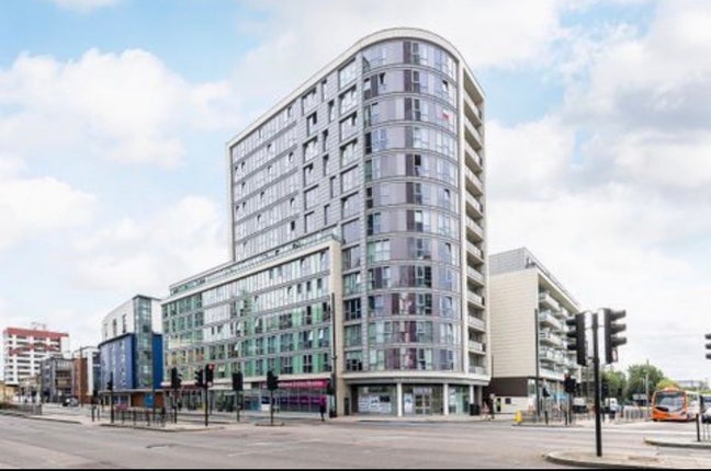 Ensuite for letting Main Photo