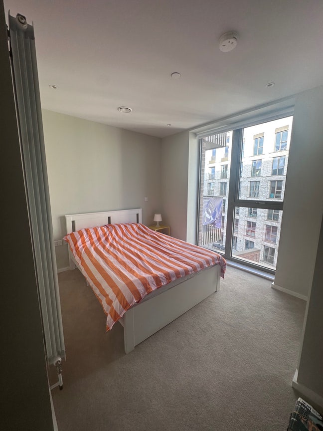 Double Room with Private Bathroom Wandsworth Town  Main Photo